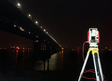 采用DIC视觉技术实现长江大桥的挠度测量